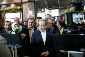 بازدید سید عباس عراقچی، وزیر امور خارجه از نمایشگاه تخصصی فناوری‌های سبز و انرژی پاک 