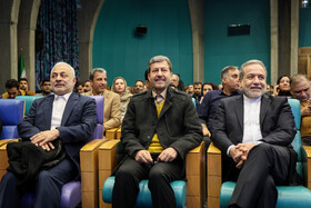  سید عباس عراقچی، وزیر امور خارجه  و مهدی جمالی‌نژاد، استاندار اصفهان در مراسم تبیین سیاست‌های خارجی کشور و شرایط منطقه