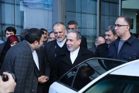 بازدید سید عباس عراقچی، وزیر امور خارجه از سالن اجلاس سران 