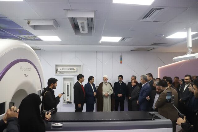رونمایی از دستگاه توموتراپی در قم