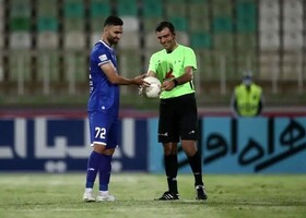 منصوریان، داور دیدار استقلال - گل‌گهر