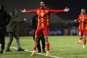 شادی زننده گل اول تیم فوتبال فولاد خوزستان