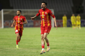 شادی زننده گل دوم تیم فوتبال فولاد خوزستان
