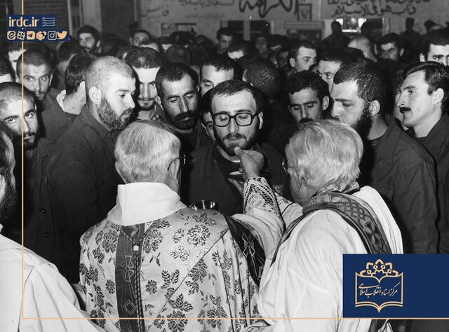 جشن کریسمس اسرای مسیحی عراقی در ایران + تصاویر