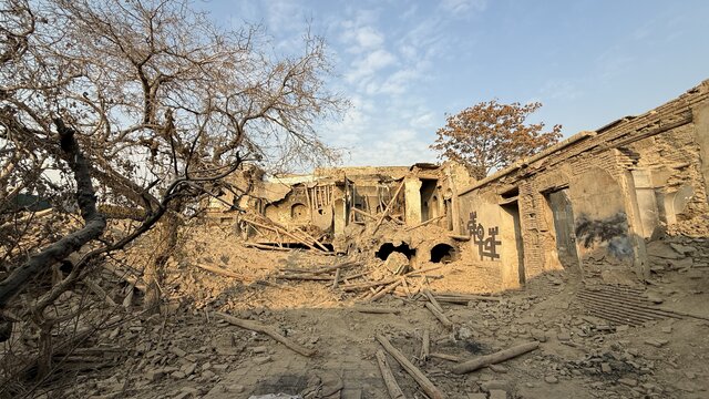 تصاویر بیشتر از خانهای که تخریب آن را جایی گردن نگرفت!