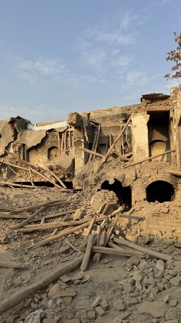 تصاویر بیشتر از خانه‌ای که تخریب آن را جایی گردن نگرفت!