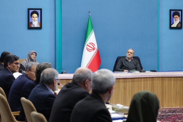 اخبار سیاسی ۶دی؛ پیام رهبر انقلاب به نشستی دانشجویی/پیشنهاد محیط‌زیستی پزشکیان