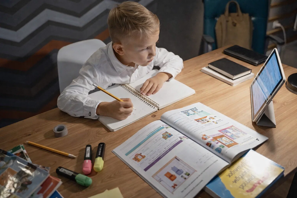 راهنمای جامع تولید محتوای آموزشی؛ اصول، ابزارها و تکنیکهای حرفهای