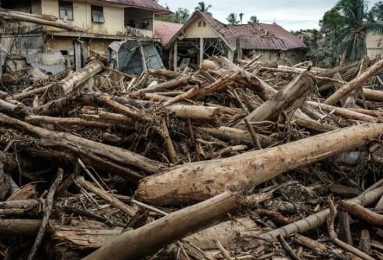 طوفان، سیل و آتش‌سوزی‌های جنگلی در میان پرهزینه‌ترین بلایای اقلیمیِ ۲۰۲۵