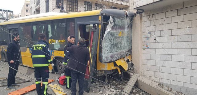 برخورد اتوبوس شرکت واحد با دیواره بزرگراه ستاری/ سرعت بالا، علت حادثه