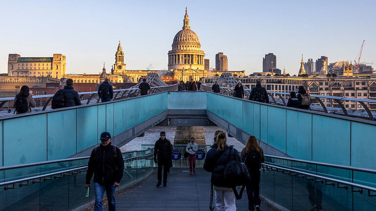 Report: Britons getting poorer