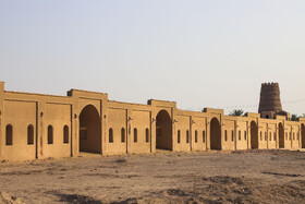 کاروانسرای شفیع‌آباد ، که قدمتش به دوره قاجاریه برمی‌گردد، به علت محل قرارگیری آن و هم‌نشینی با کلوت‌ها، از روزگاران قدیم به‌عنوان آخرین توقفگاه کاروان‌ها پیش از ورود به کویر به‌حساب می‌آید.