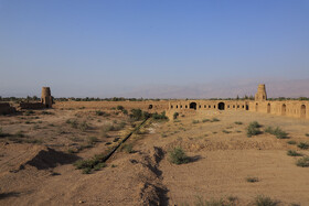 کاروانسرای شفیعآباد ، که قدمتش به دوره قاجاریه برمیگردد، به علت محل قرارگیری آن و همنشینی با کلوتها، از روزگاران قدیم بهعنوان آخرین توقفگاه کاروانها پیش از ورود به کویر بهحساب میآید.