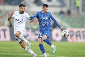 برتری یک بر صفر گل‌گهر مقابل استقلال در نیمه نخست