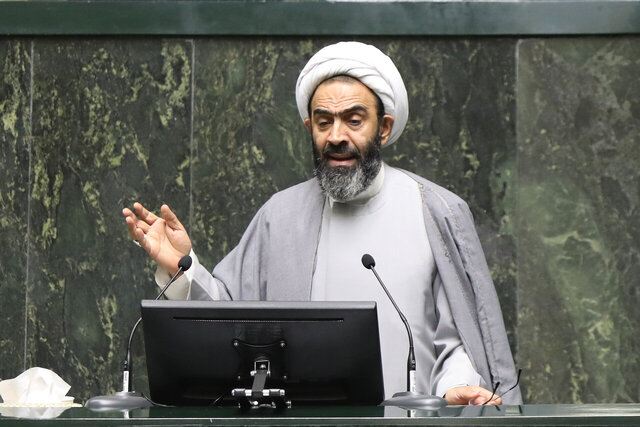 نماینده خمینی‌شهر: با قوانین معیوب، در دل هر شخصی عقده‌ای کاشتیم