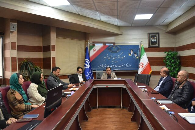 اولویت‌دهی به رفع مشکلات تولید و صادرات فرش دستباف در فارس