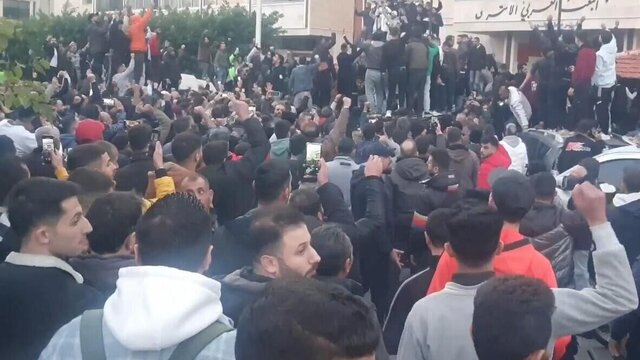 حمله نیروهای الجولانی به معترضان سوری