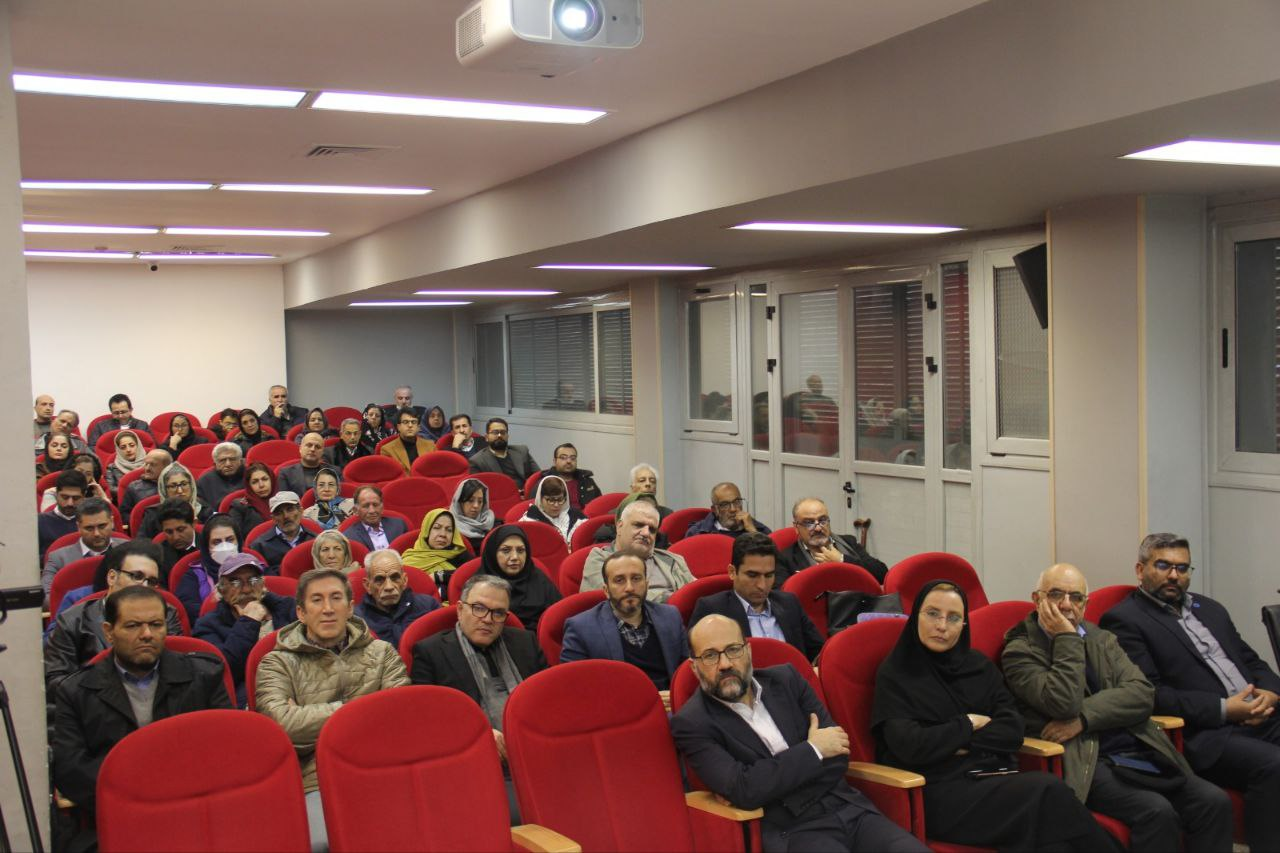 انتخاب نام خانوادگی بهخاطر علاقه به سعدی