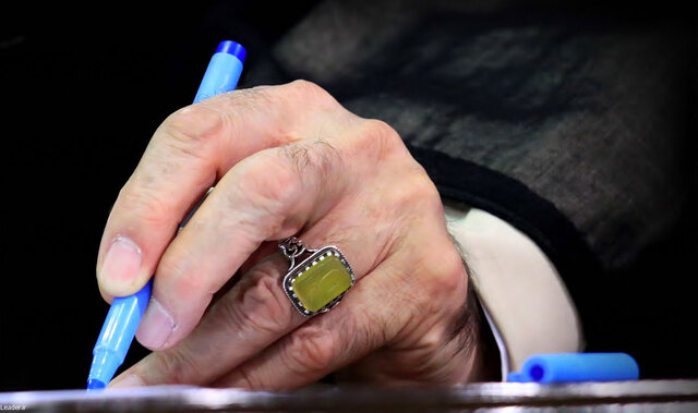 اخبار سیاسی ۸دی؛ هشدار درباره جنگ روانی در بازار ارز/تکذیب ابقاء رئیسکل بانک مرکزی