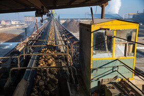 نوار نقاله ارسال چغندر به مرحله شستشو در کارخانه قند اصفهان