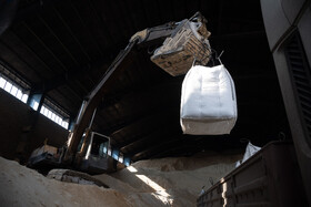 محل تخلیه شکر خام در کارخانه قند اصفهان