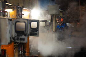 کارگران کارخانه قند اصفهان مشغول کار