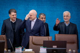 محمدباقر قالیباف، رییس مجلس شورای اسلامی و اسکندر مومنی، وزیر کشور در نشست استانداران سراسر کشور با موضوع انتخابات سال ۱۴۰۵