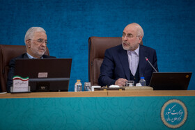 محمدباقر قالیباف، رییس مجلس شورای اسلامی و اسکندر مومنی، وزیر کشور در نشست استانداران سراسر کشور با موضوع انتخابات سال ۱۴۰۵