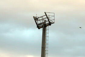 بخش اعظم پرژکتور های ورزشگاه ۱۵ خرداد به ورزشگاه آزادی منتقل شده است تا آن ورزشگاه برای میزبانی لیگ یک مهیا شود