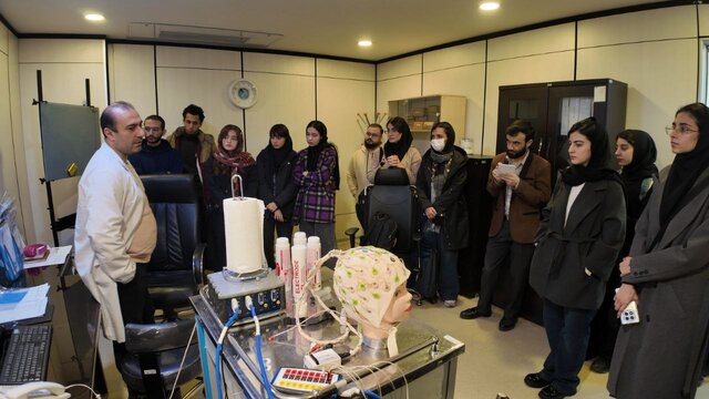 دانشجویان دانشگاه خوارزمی از آزمایشگاه ملی مغز و شناخت بازدید کردند