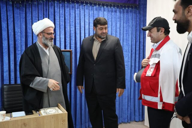 لباس هلال‌احمر نماد آرامش و تسکین در شرایط بحرانی‌ است