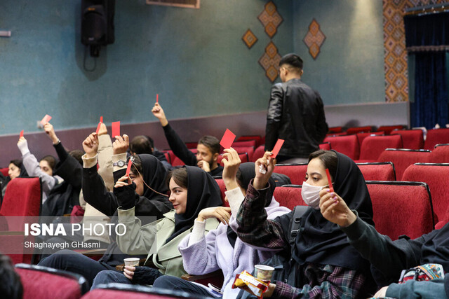 مناظره داغ دانشجویان در سومین روز مسابقات ملی مناظرههای دانشجویان در اصفهان