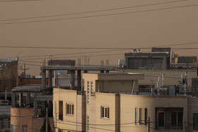 هجوم ریزگردها به آسمان یزد