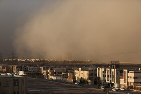 هجوم ریزگردها به آسمان یزد