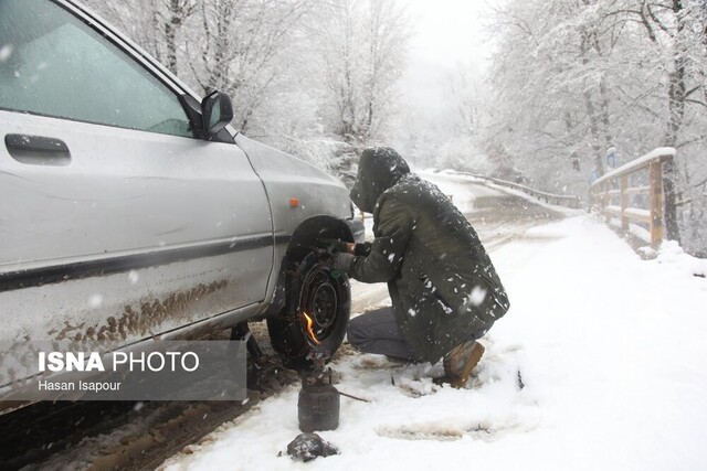 انسداد برخی محورهای استان سمنان در اثر برف و بوران + ویدیو