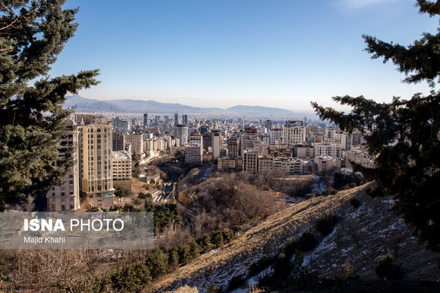 عکس تزیینی است. آسمان نیمه ابری در تهران / ماندگاری هوای گرم تا فردا