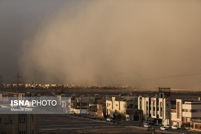 آسمان یزد در هجوم گردوخاک
