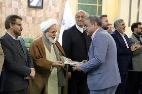 قدردانی از زحمات سعید نصرالهی نایب رئیس فدراسیون کاراته در مراسمتجلیل از قهرمانان و مدال آوران ورزش کرمانشاه