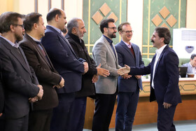 تقدیر از مجید خواجوند سرمربی تیم ملی موی تای در تجلیل از قهرمانان و مدال آوران ورزش کرمانشاه