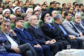 مسعود پزشکیان، رئیس جمهور در نشست فرهیختگان و فعالان فرهنگی استان چهارمحال و بختیاری