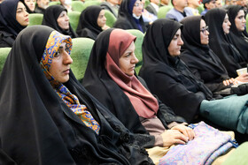 نشست فرهیختگان و فعالان فرهنگی استان چهارمحال و بختیاری با رئیس جمهور