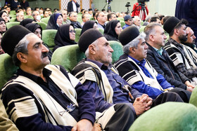 نشست فرهیختگان و فعالان فرهنگی استان چهارمحال و بختیاری با رئیس جمهور