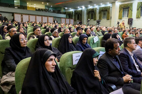 نشست فرهیختگان و فعالان فرهنگی استان چهارمحال و بختیاری با رئیس جمهور