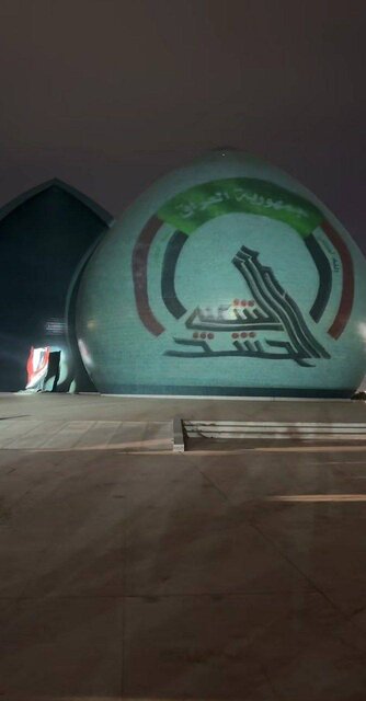 مزیّن شدن «یادمان شهید» در بغداد به تصاویر شهیدان سلیمانی و ابومهدی