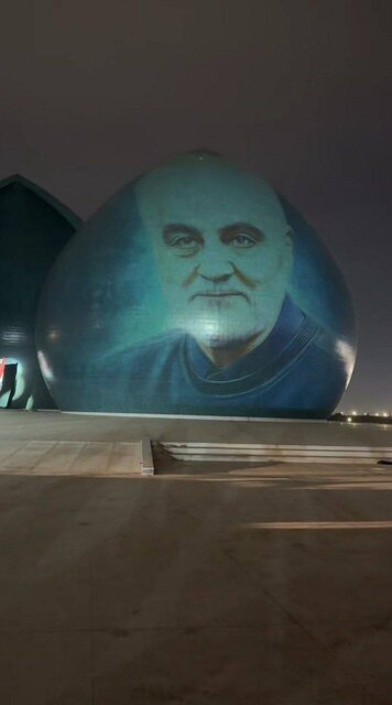 مزیّن شدن «یادمان شهید» در بغداد به تصاویر شهیدان سلیمانی و ابومهدی