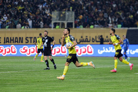 دیدار معوقه هفته دهم لیگ برتر فوتبال، سپاهان - استقلال