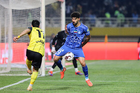 دیدار معوقه هفته دهم لیگ برتر فوتبال، سپاهان - استقلال