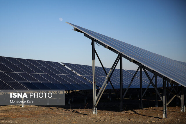 عکس آرشیوی است بهرهبرداری از نخستین نیروگاه خورشیدی سازمان زندانها در قم