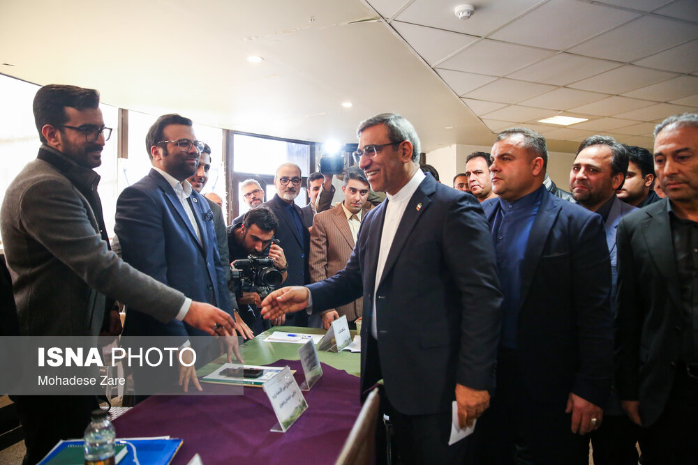 افتتاح بزرگترین نیروگاه خورشیدی کشور
