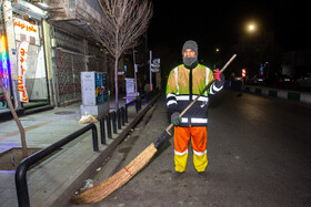 عباس زندیه - 46 ساله - 3 فرزند - خدمات شهری شهرداری - در گذشته کشاورز بودم. در این وضعیت بد اقتصادی الحمدالله زندگی می‌گذرد ولی اگر مسئولان در کارها نظارت داشته باشند وضعیت برای بچه‌ها و جوان‌هایمان بهتر می‌شود.